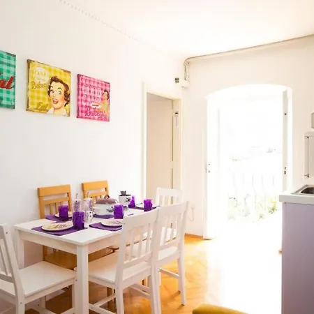 Gugily- Twin With Shared Bathroom And City View * Dubrovnik