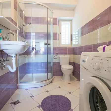 Gugily- Twin With Shared Bathroom And City View Dubrovnik