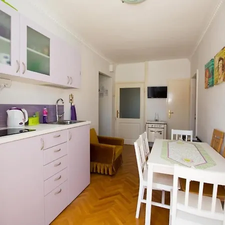 Gugily- Twin With Shared Bathroom And City View *